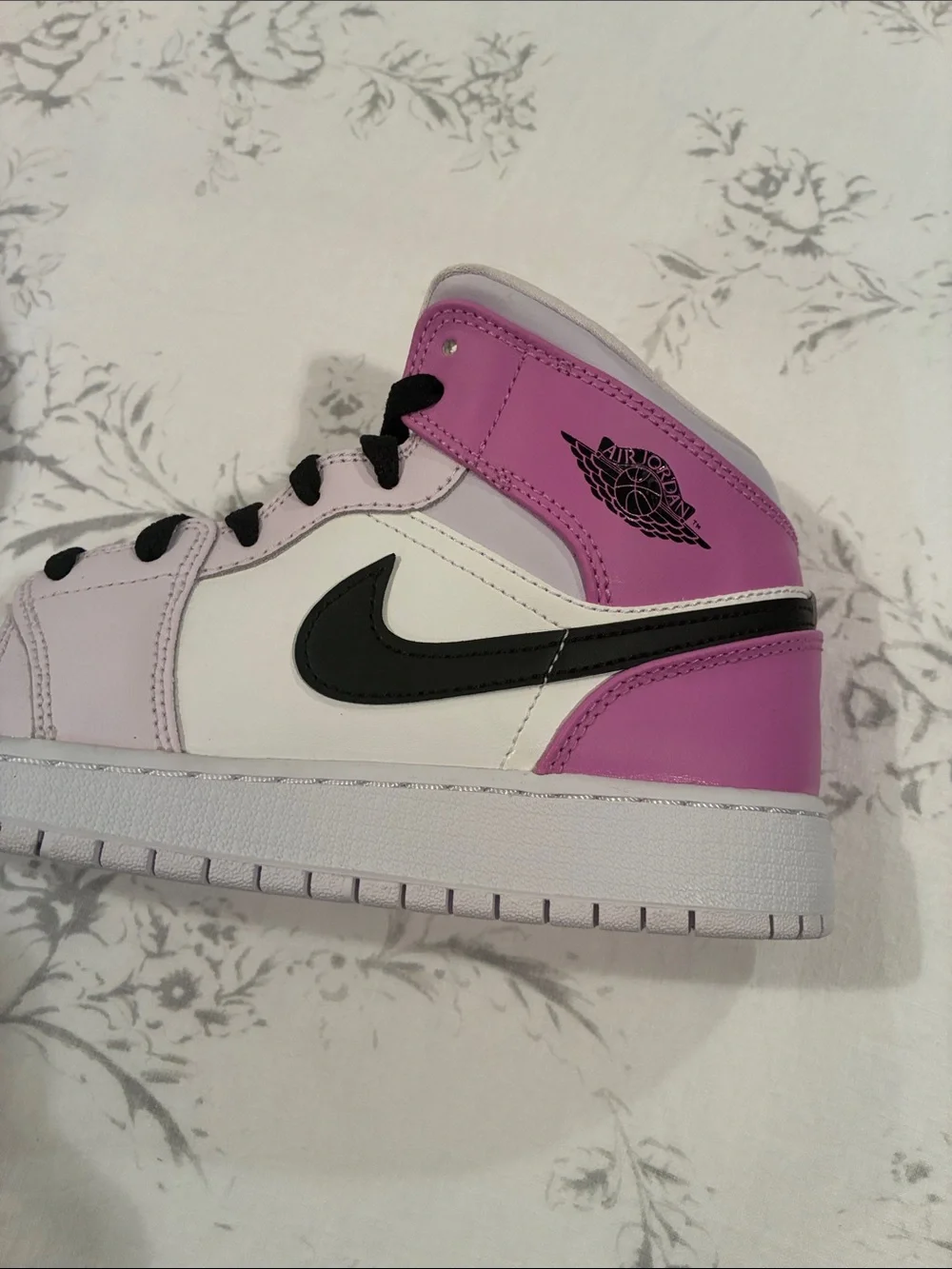 Size 7Y Jordan 1 Mid Barely Grape DQ8423-501